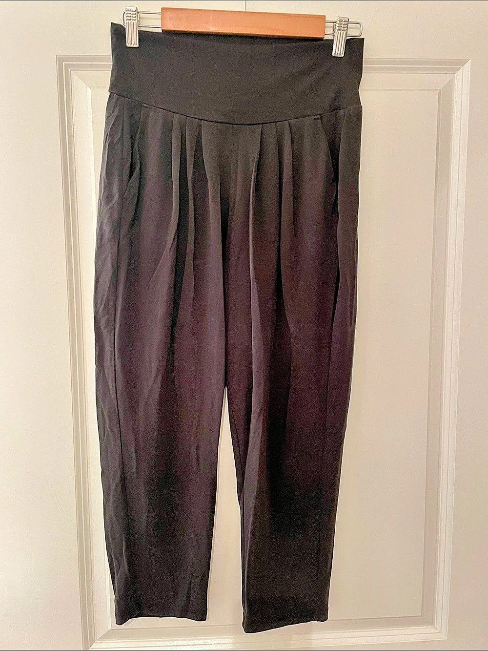 Joe Fresh Active pleated modal pants 7/8 length Pleated Active Pants in Black Si